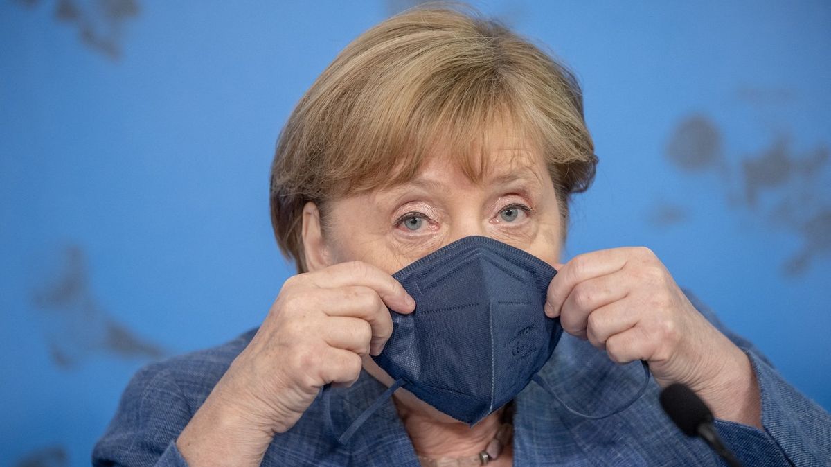 Cestou Francie nepůjdeme, oznámila Merkelová. Očkovací povinnost nebude
